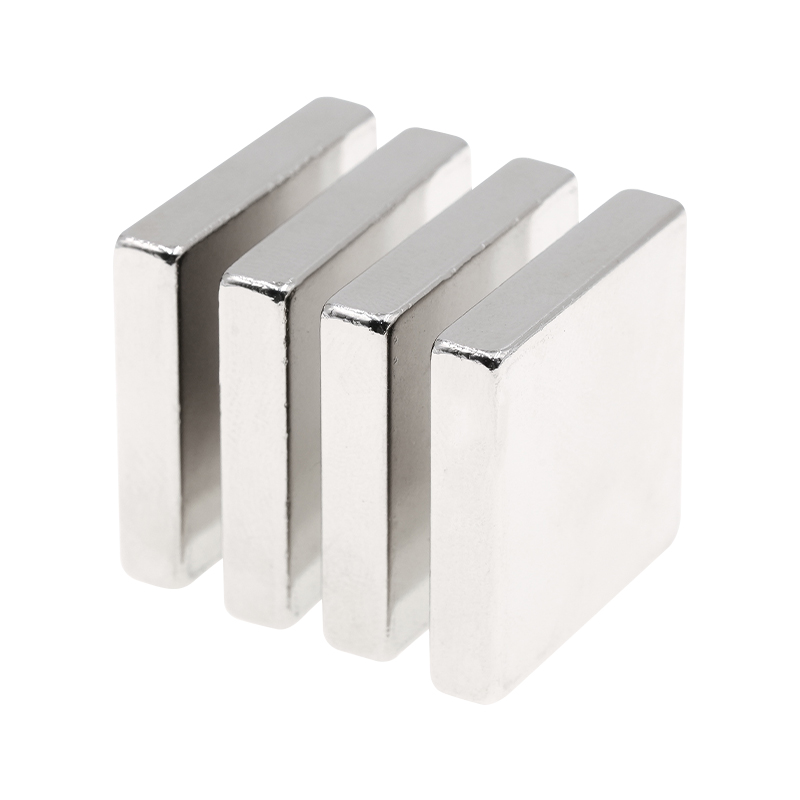 Blocarea magnetului permanent 4