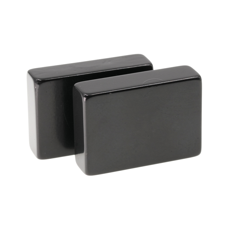 Bloc cu magnet permanent 8