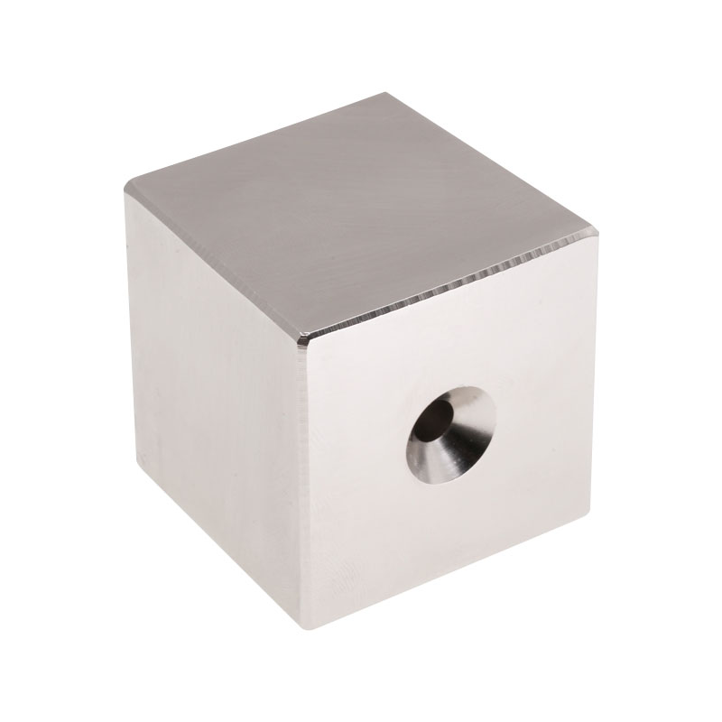 Magnet permanent cu formă personalizată