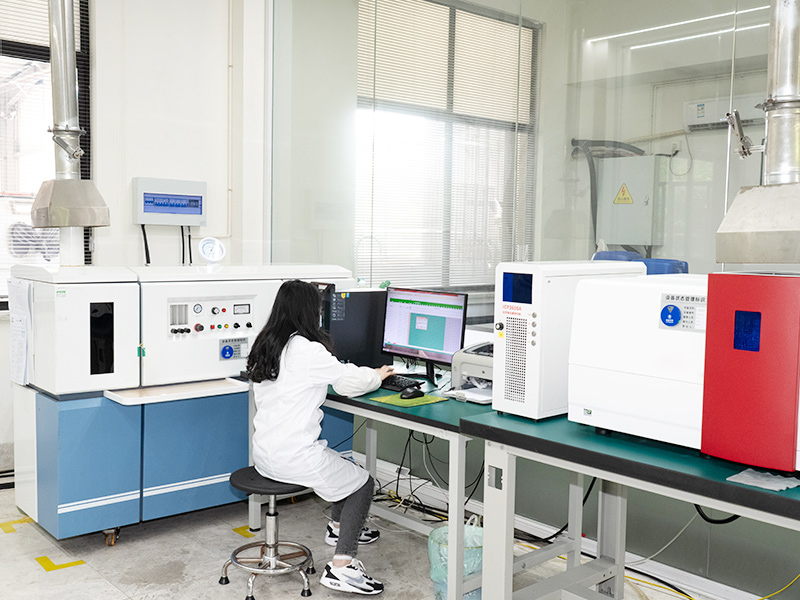 Sistem de măsurare de precizie pentru materiale magnetice permanente